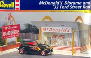 1932 Ford Street Rod w/ McDonald's Diorama (1/24) (fs)