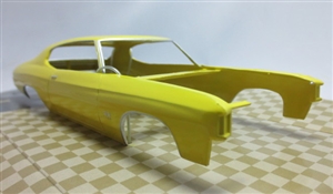 1972 Chevelle SS ProShop Pre-Painted Yellow (1/25) (fs)