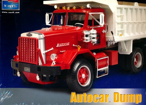 AMT 1/25 Autocar Dump Truck Model Kit