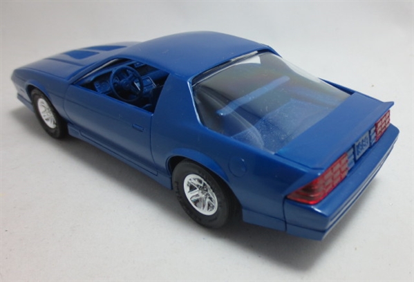 AMT ERTL 1:25 1989 Camaro IROC-Z Bright Blue Metallic Built Model Car #6062EO 
