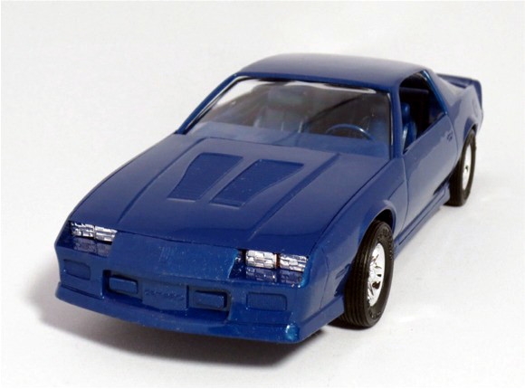 AMT ERTL 1:25 1989 Camaro IROC-Z Bright Blue Metallic Built Model Car #6062EO 
