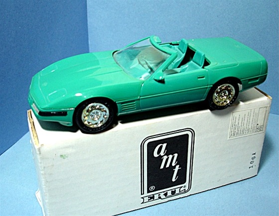 AMT 8084 1998 CORVETTE BLUE 1/25 MODEL CAR MOUNTAIN Promo