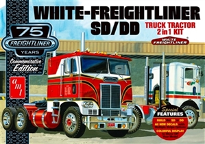 Freightliner  SD/DD (2 n' 1) Single Drive Day Cab or Dual Drive with Sleeper (1/25) (fs) Damaged Box