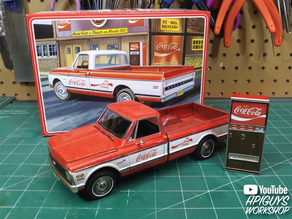 Chevrolet Pick Up 1972 mit Coca Cola Getränkeautomat und Kisten Kunststoffbausat 