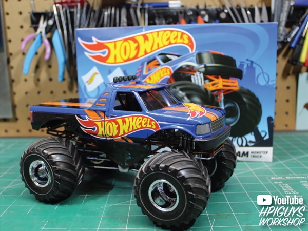 AMT Hot Wheels Race Team Monster Truck 1:25 Scale Plastic Model Car Kit  1256