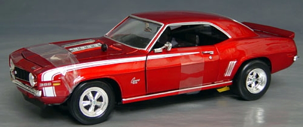 Chevy Comaro  SS 396 NEW Ertl 1/64 1969 Chevrolet Red 