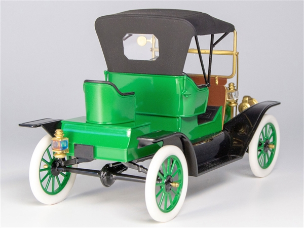 ICM 1/24 Model T 1912 Commercial Roadster American Car # 24016 