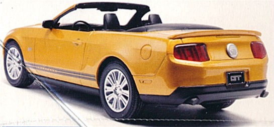 Revell Monogram 1 25 SnapTite '10 Ford Mustang Convertible 