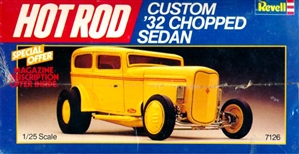 1932 Ford Custom Chopped Sedan (1/25) (fs)