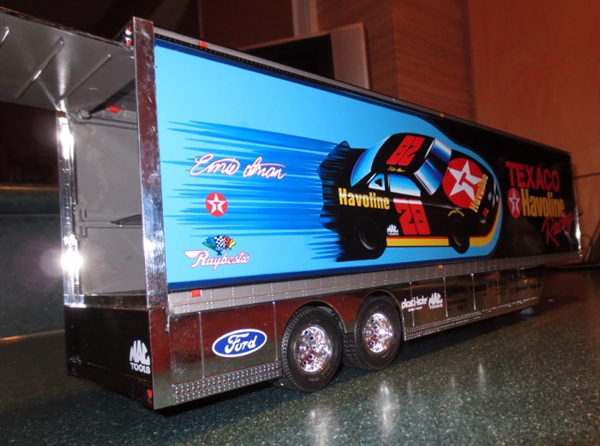 Hendrick Motors Kellogg's Nascar Racing Semi Truck Trailer  New in Package 